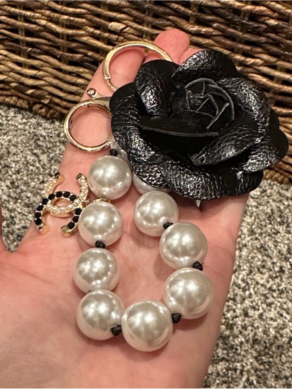 Black Leather Flower & Pearl Keychain - New